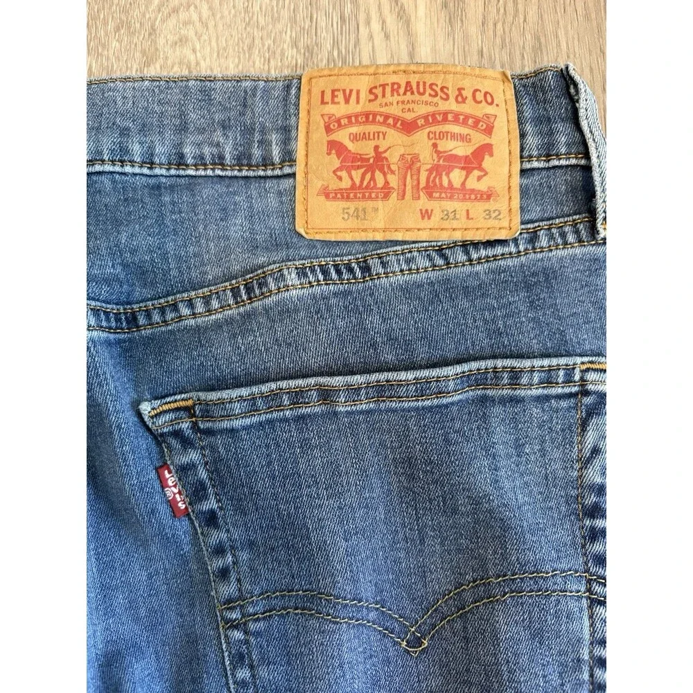Levi's 541 Athletic Taper Jeans Mens 31x32 Blue Medium Wash